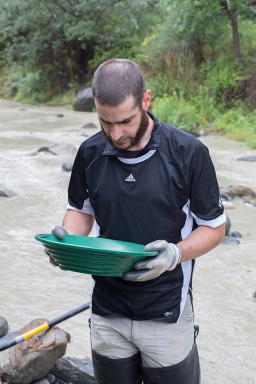 ¿Cómo se busca oro en el río Genil?
