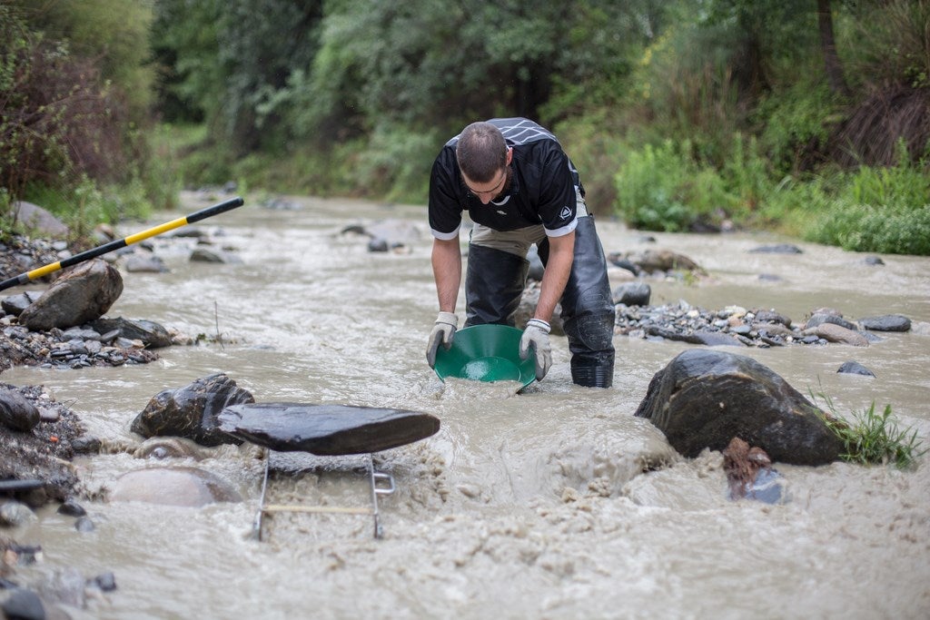 ¿Cómo se busca oro en el río Genil?