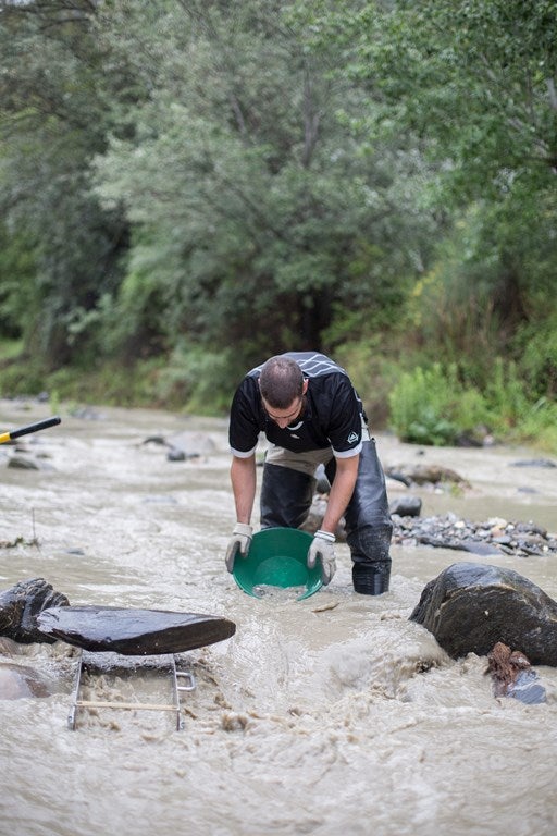 ¿Cómo se busca oro en el río Genil?