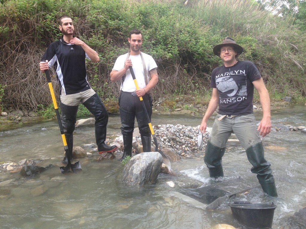 ¿Cómo se busca oro en el río Genil?