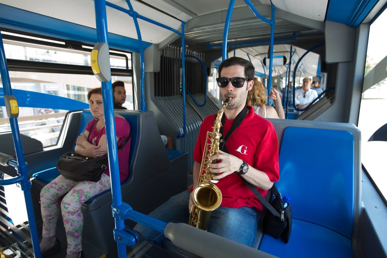 El FEX ya suena en los autobuses de Granada