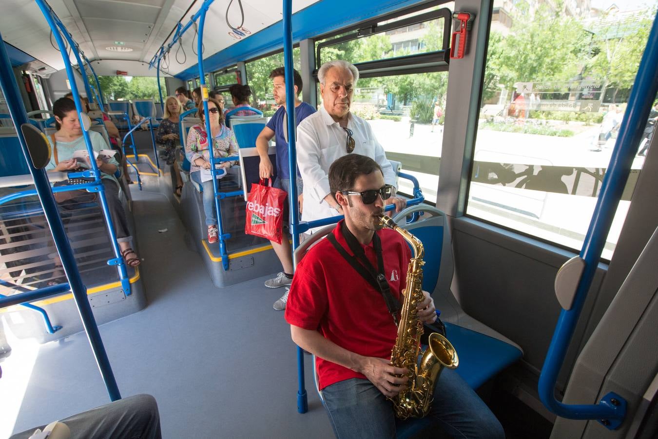 El FEX ya suena en los autobuses de Granada