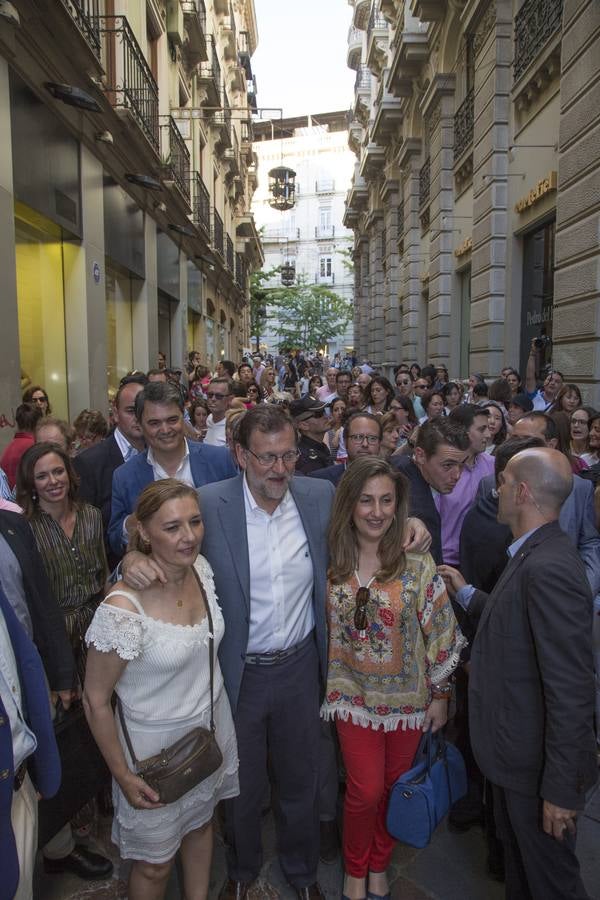 Rajoy dice que hay algunos españoles &quot;un poco malos, pero los vamos a derrotar el 26J&quot;