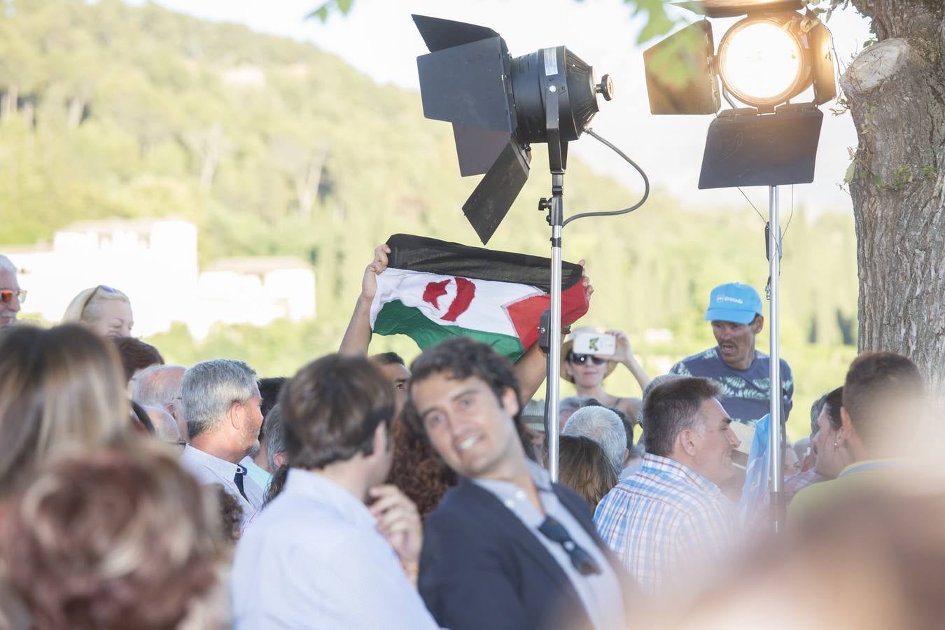 Rajoy dice que hay algunos españoles &quot;un poco malos, pero los vamos a derrotar el 26J&quot;