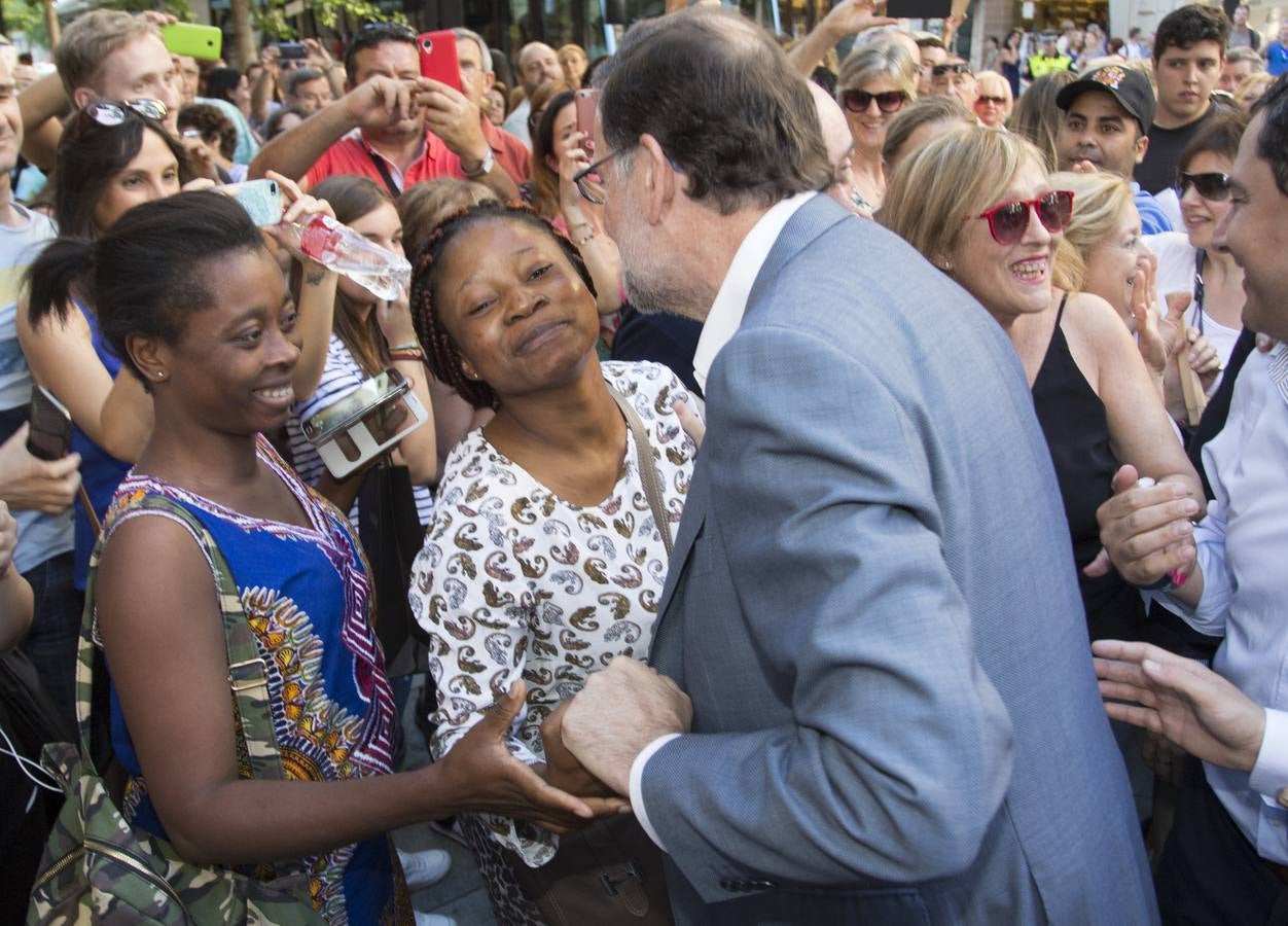 Rajoy dice que hay algunos españoles &quot;un poco malos, pero los vamos a derrotar el 26J&quot;