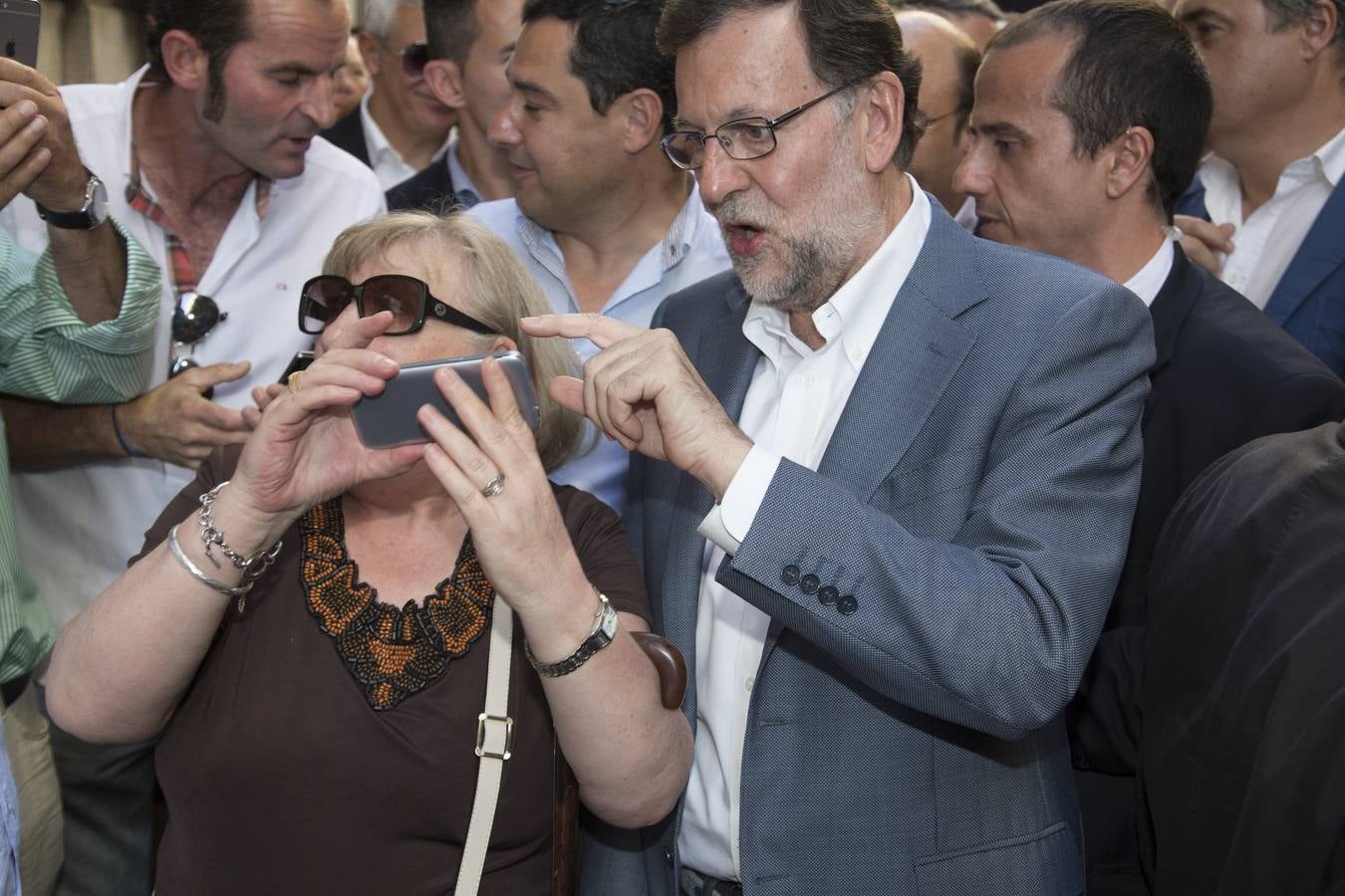 Rajoy dice que hay algunos españoles &quot;un poco malos, pero los vamos a derrotar el 26J&quot;