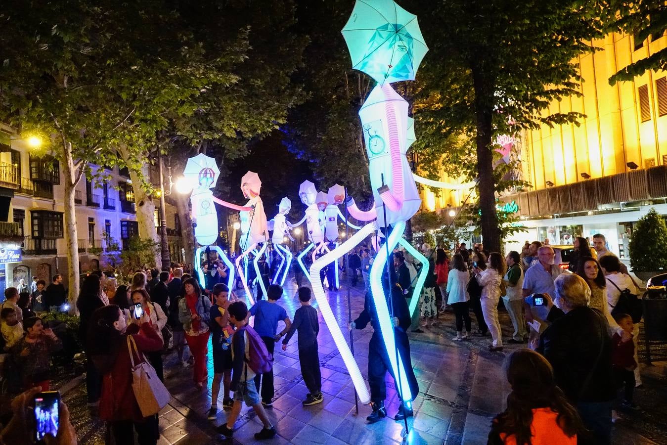 Gigantes de luz para iluminar el centro de Granada