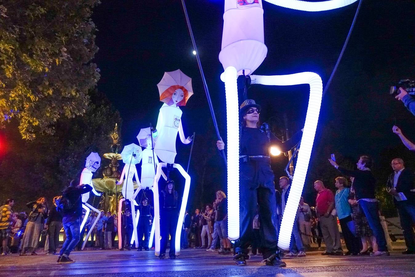 Gigantes de luz para iluminar el centro de Granada