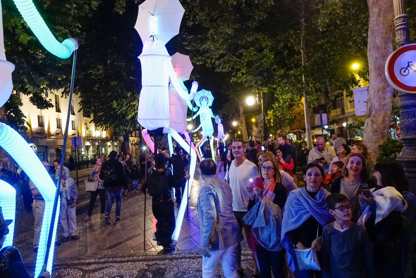 Gigantes de luz para iluminar el centro de Granada