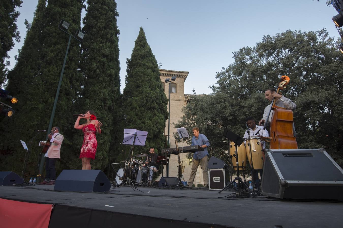 Dansur, canciones de ambos lados del Atlántico