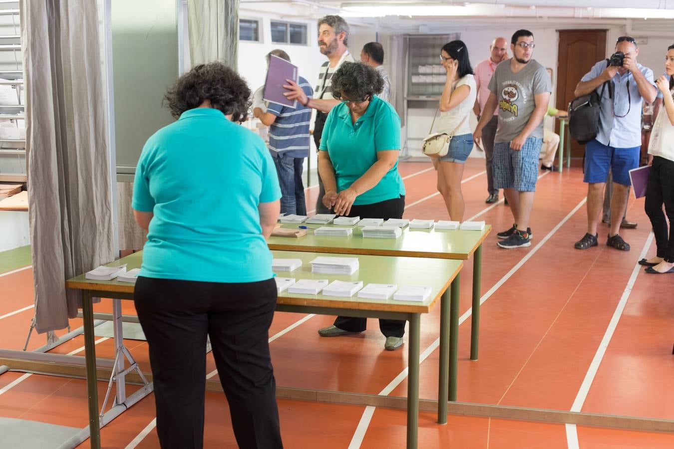 La jornada electoral en Granada, en imágenes