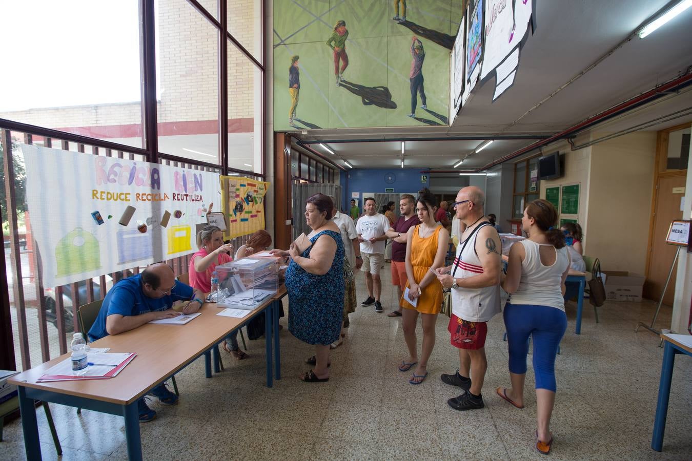 La jornada electoral en Granada, en imágenes