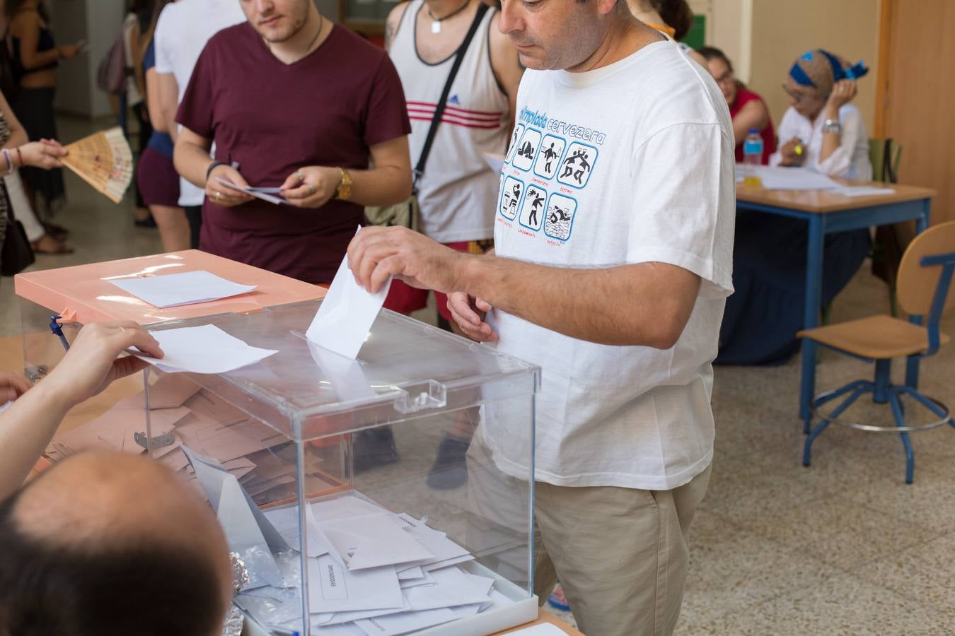 La jornada electoral en Granada, en imágenes