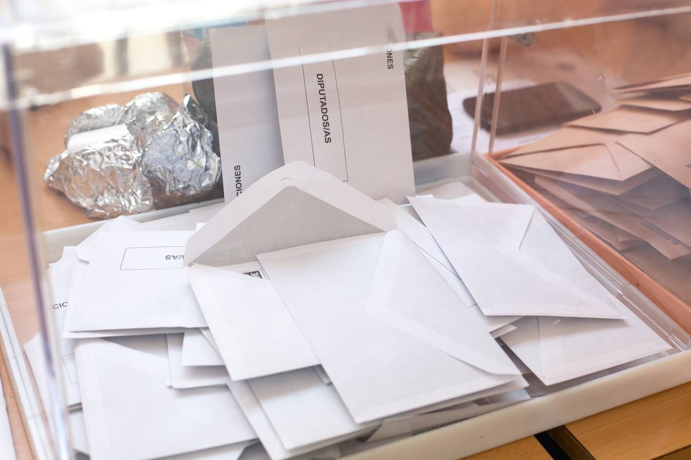 La jornada electoral en Granada, en imágenes