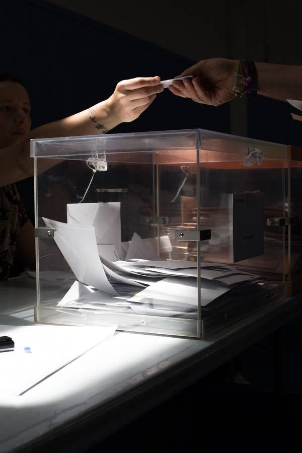 La jornada electoral en Granada, en imágenes