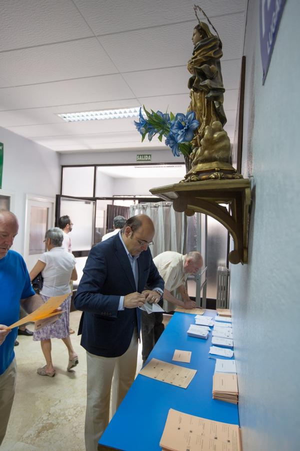 Las fotografías clave de la jornada electoral en Granada