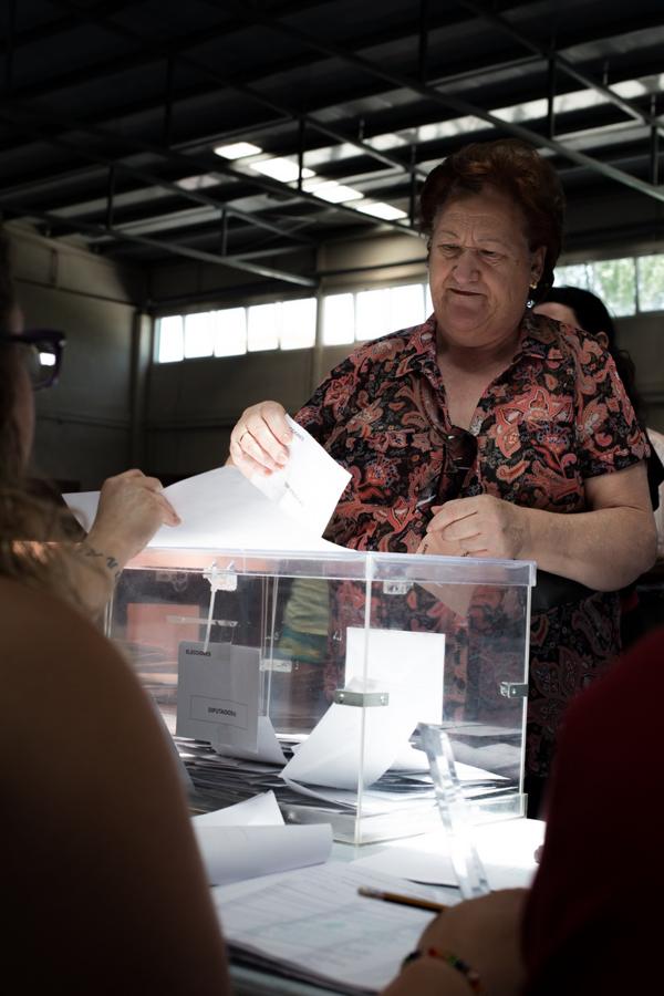 Las fotografías clave de la jornada electoral en Granada