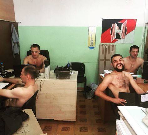 Desnudos en el trabajo por &#039;orden&#039; del presidente