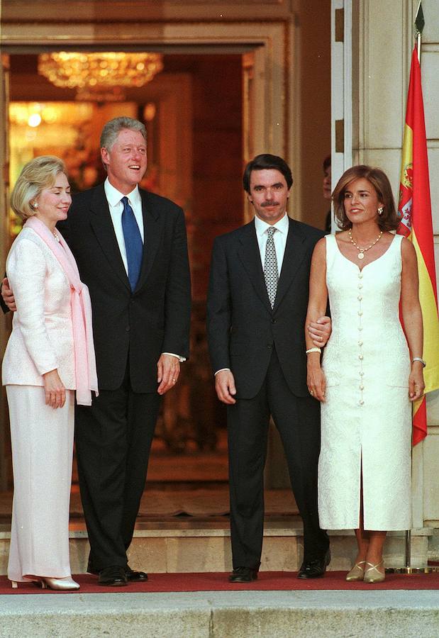 El matrimonio Clinton, junto a José María Aznar y Ana Botella.