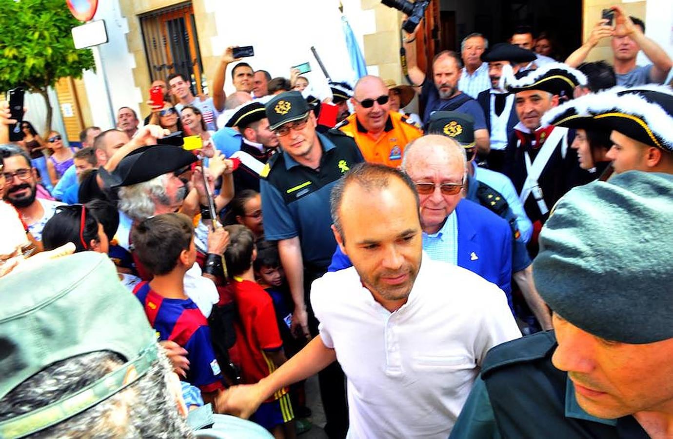 Iniesta, hijo adoptivo de Carboneros y colono de honor de Olavidia