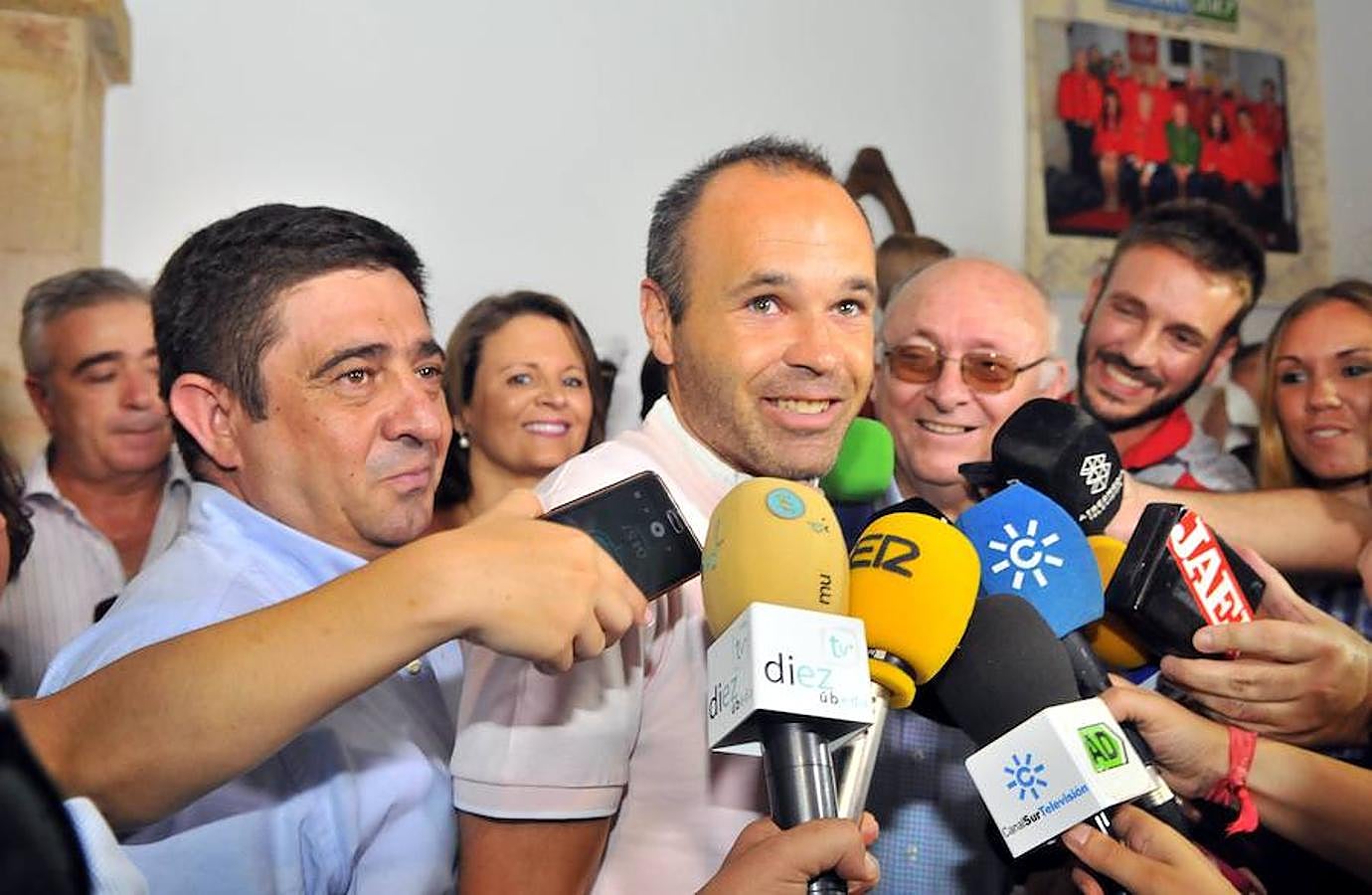 Iniesta, hijo adoptivo de Carboneros y colono de honor de Olavidia