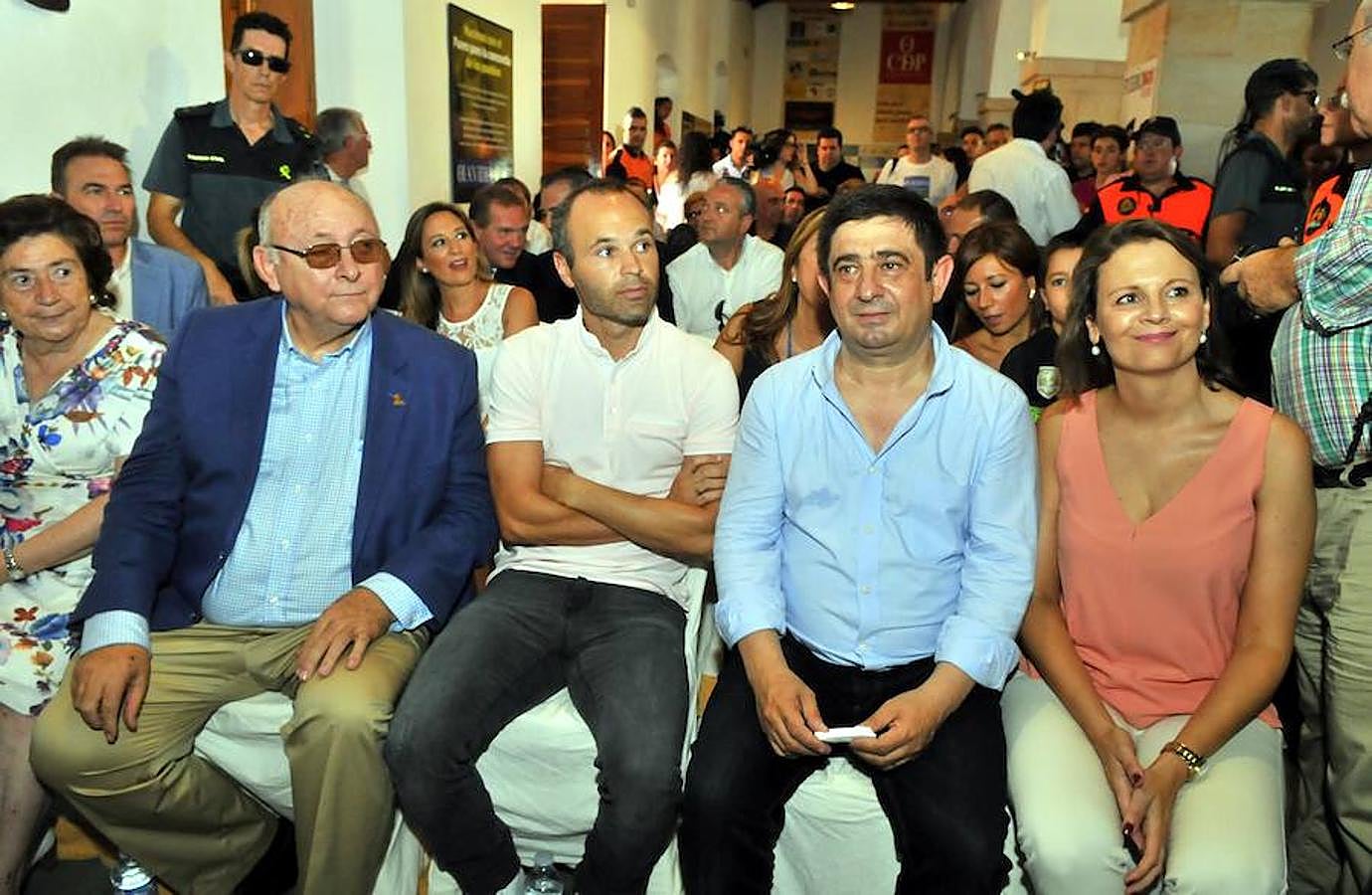 Iniesta, hijo adoptivo de Carboneros y colono de honor de Olavidia