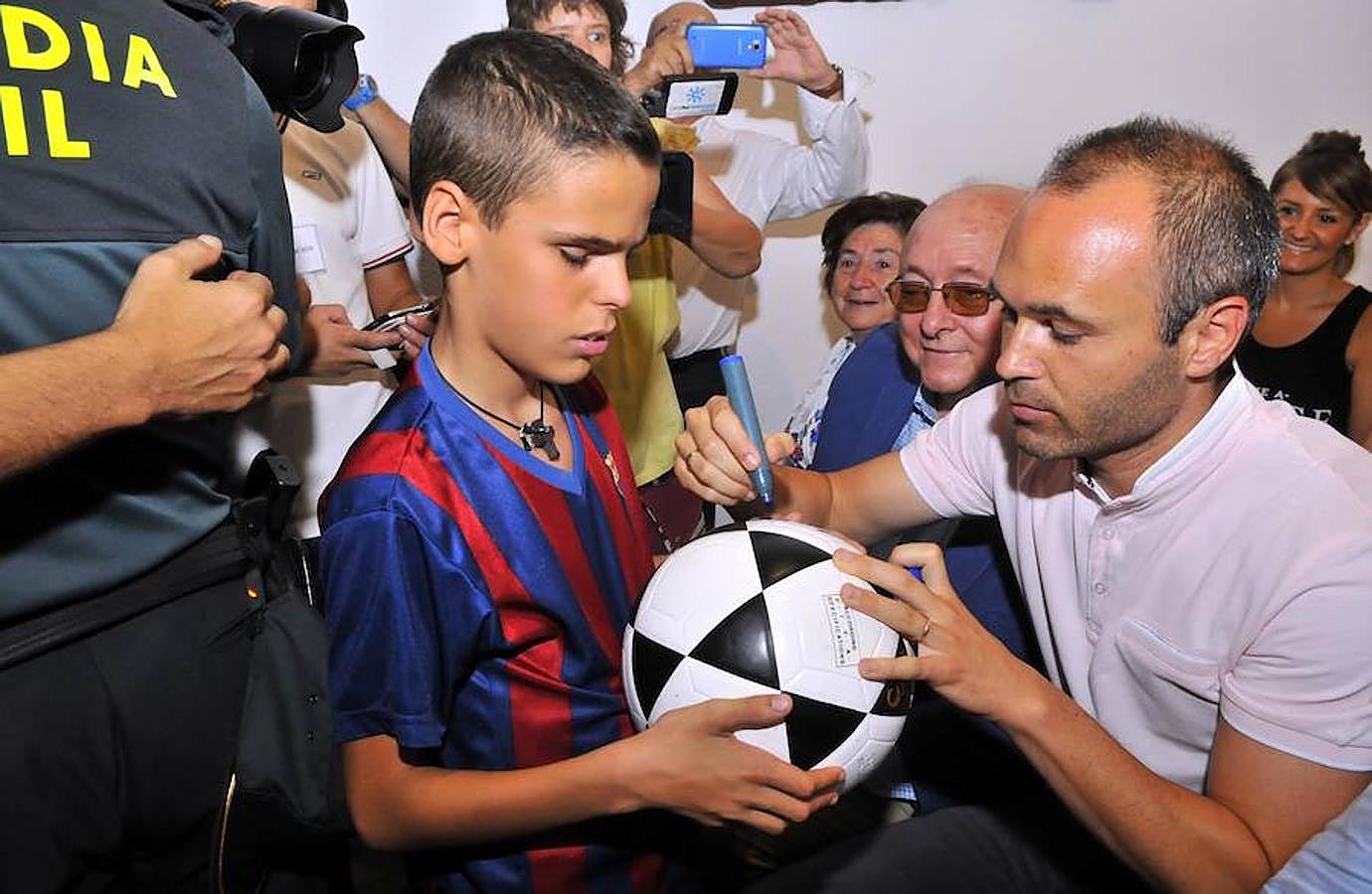 Iniesta, hijo adoptivo de Carboneros y colono de honor de Olavidia