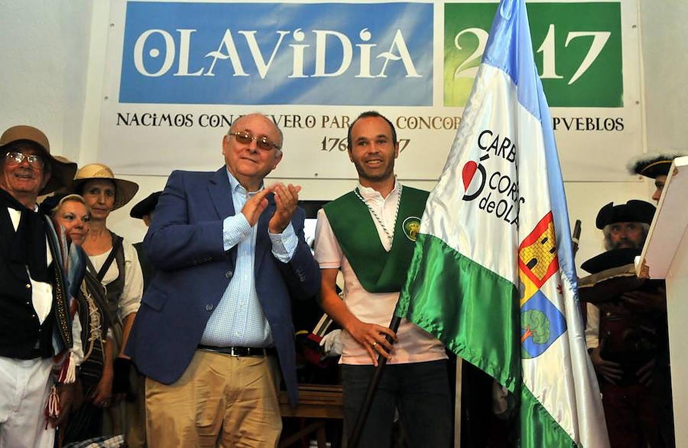 Iniesta, hijo adoptivo de Carboneros y colono de honor de Olavidia