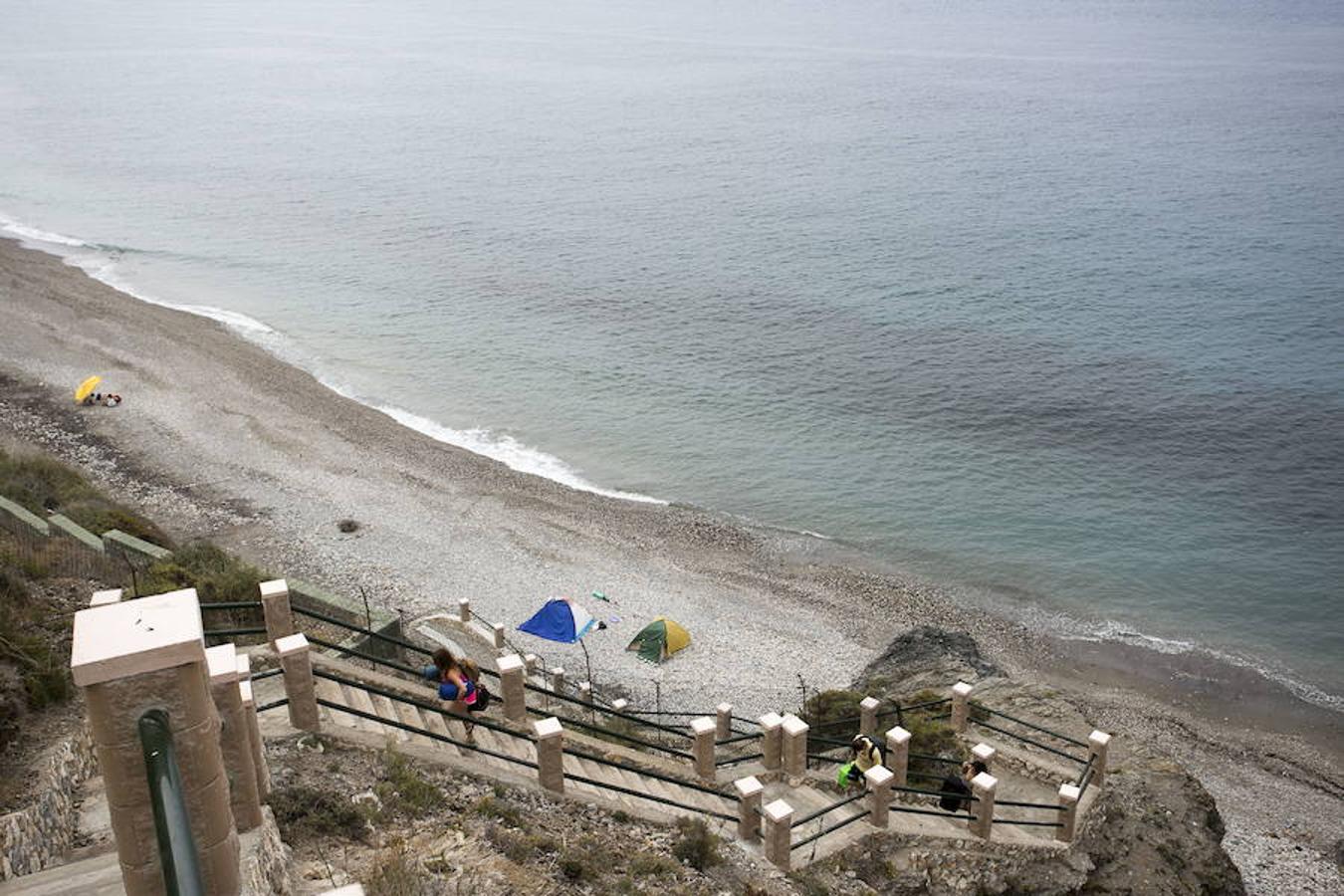 Playas con 'Q' de Calidad. Cabe tener en cuenta que en las playas de Velilla y Puerta del Mar, ondearan estas banderas por tercer verano consecutivo; mientras que en las playas de San Cristóbal y La Herradura, será el cuarto año que luzcan este galardón.