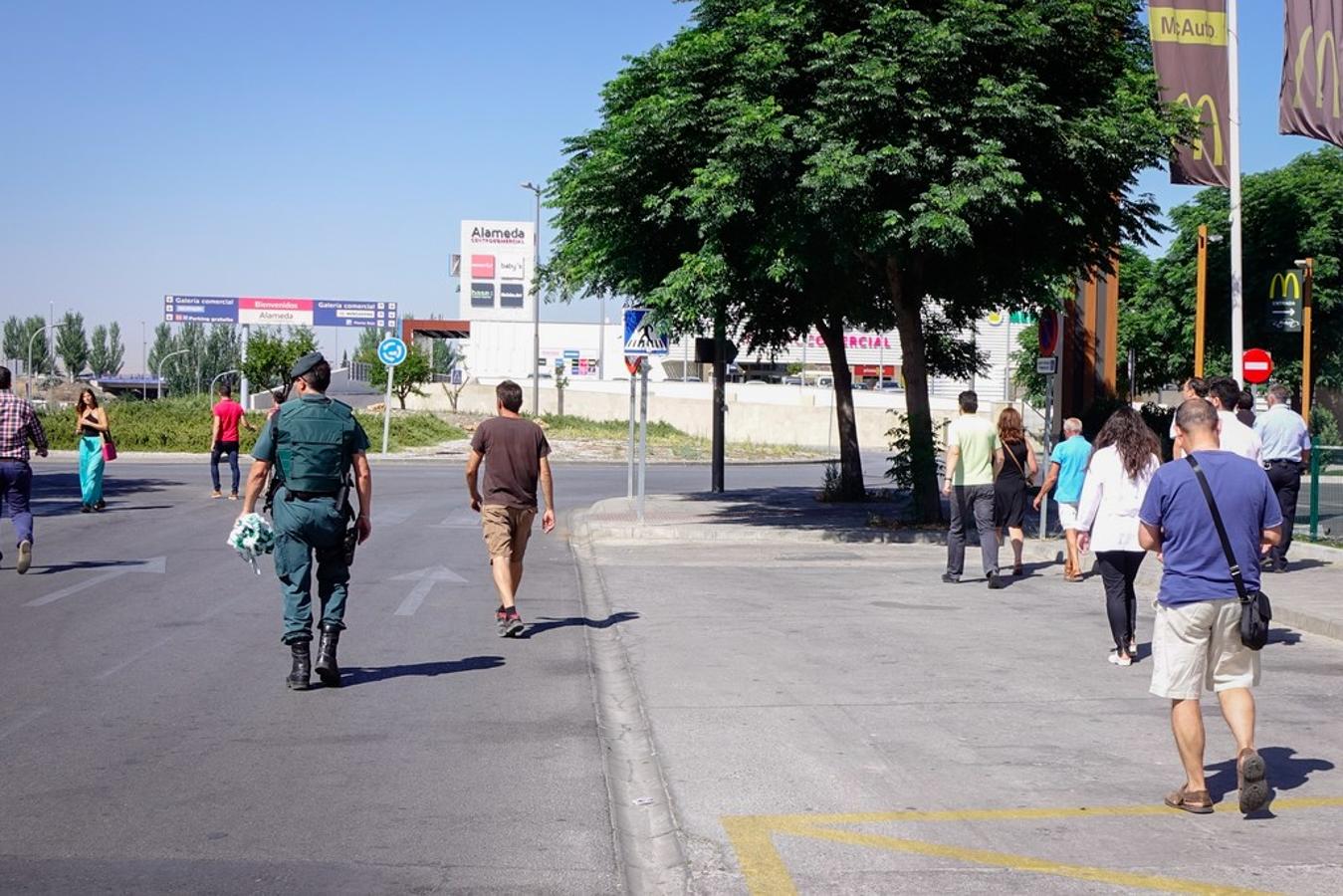 Una falsa amenaza de bomba obliga a desalojar el centro comercial Alameda