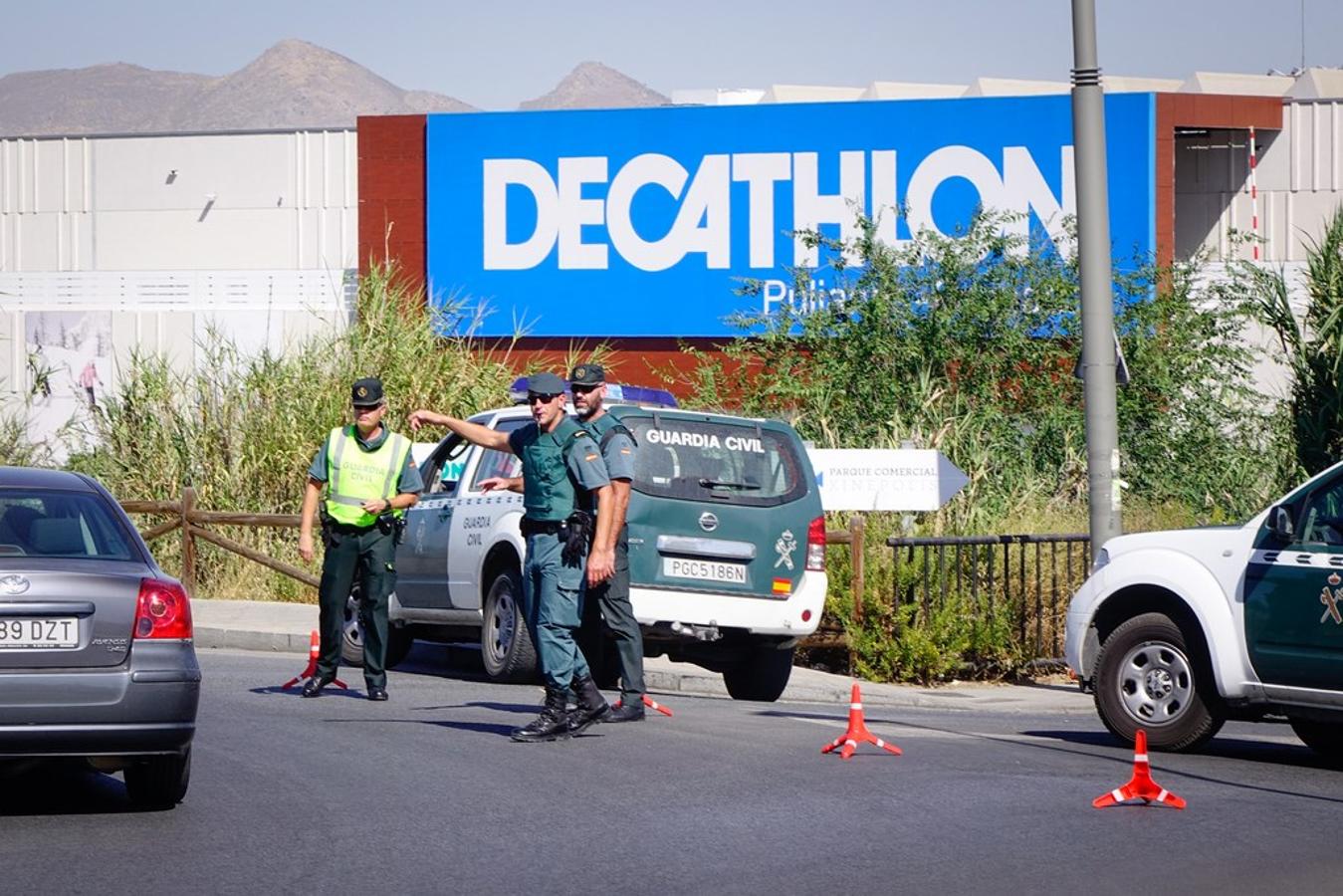 Una falsa amenaza de bomba obliga a desalojar el centro comercial Alameda