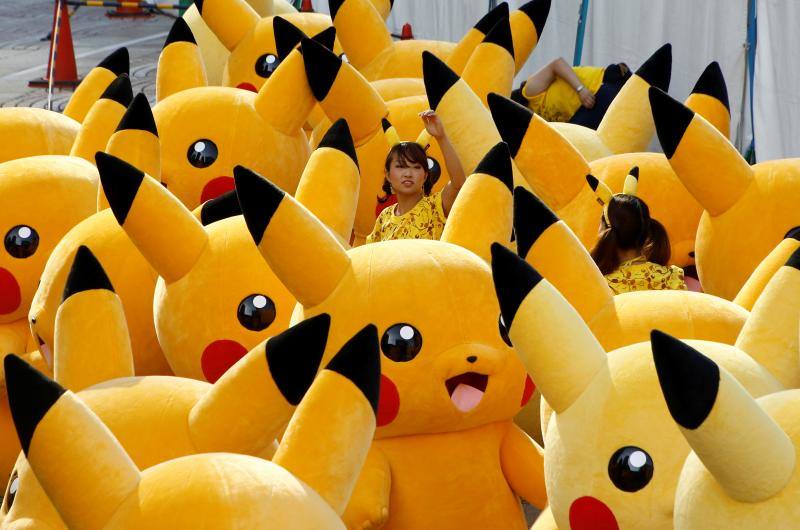 Aluvión de Pikachus gigantes desfilando por las calles de Japón