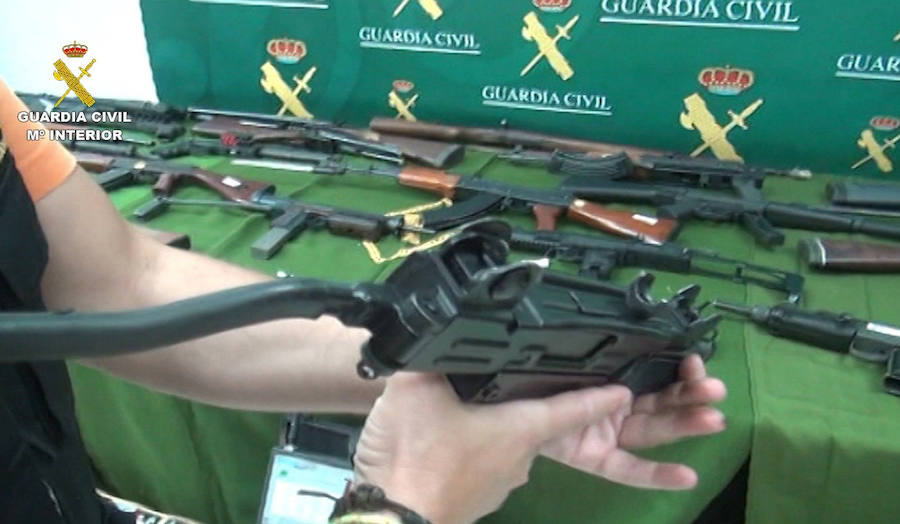 Desmantelado un depósito ilegal de armas y precursores de explosivos en Dos Hermanas