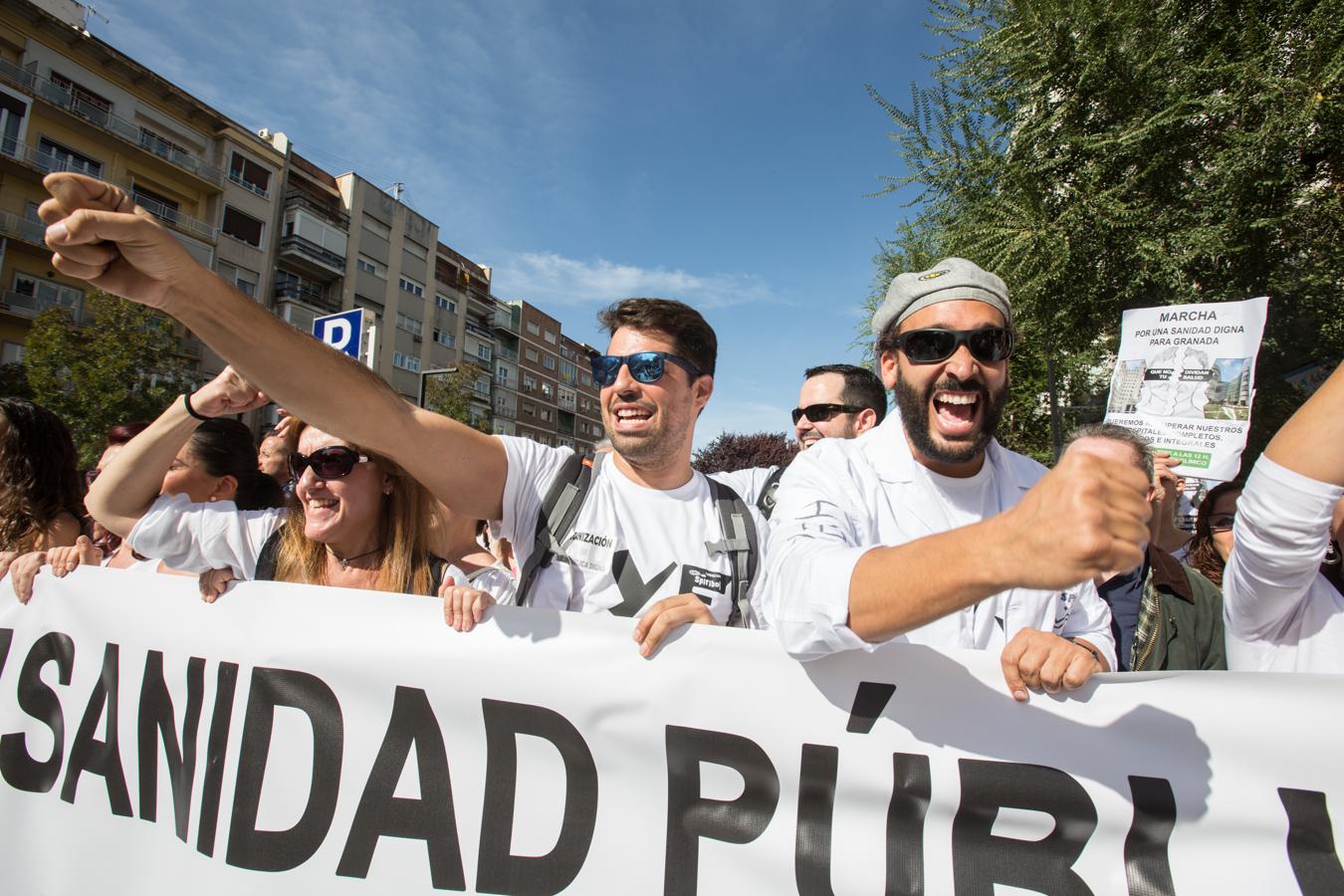 Granada se echa a la calle contra la fusión hospitalaria