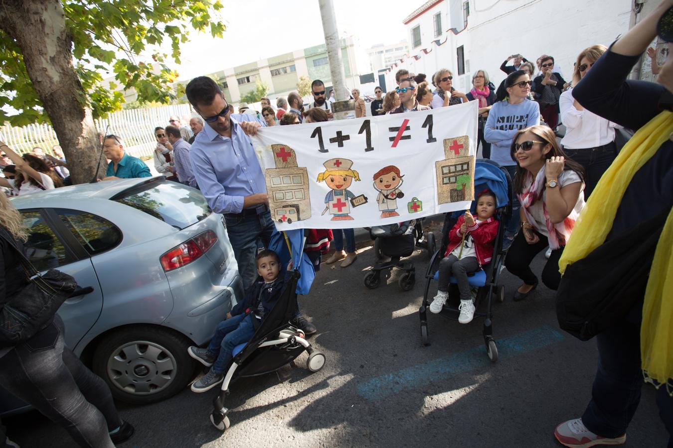 Granada se echa a la calle contra la fusión hospitalaria