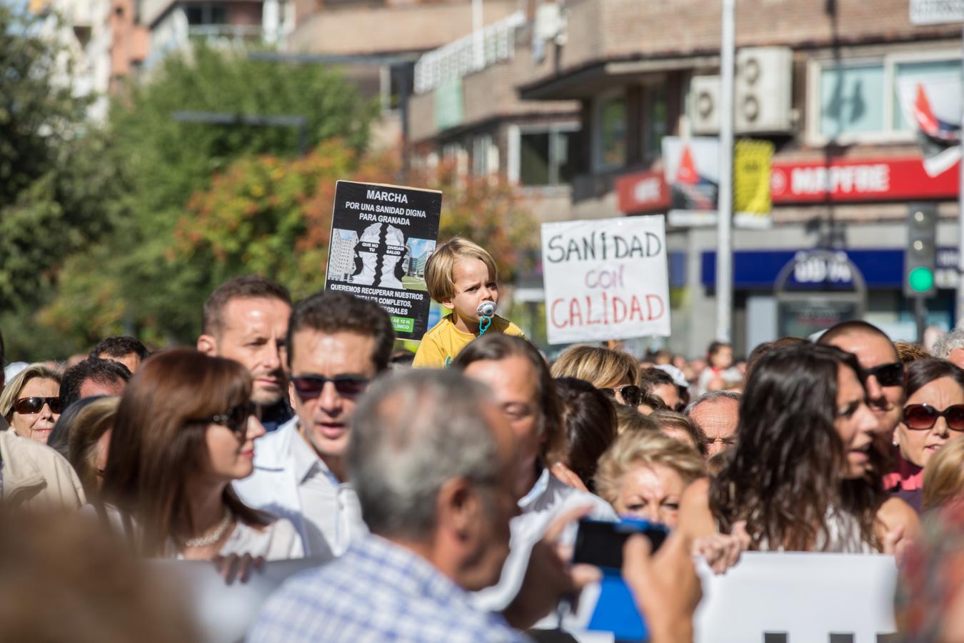 Granada se echa a la calle contra la fusión hospitalaria