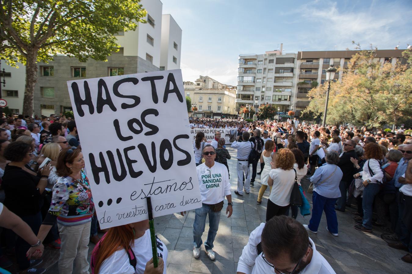 Granada se echa a la calle contra la fusión hospitalaria