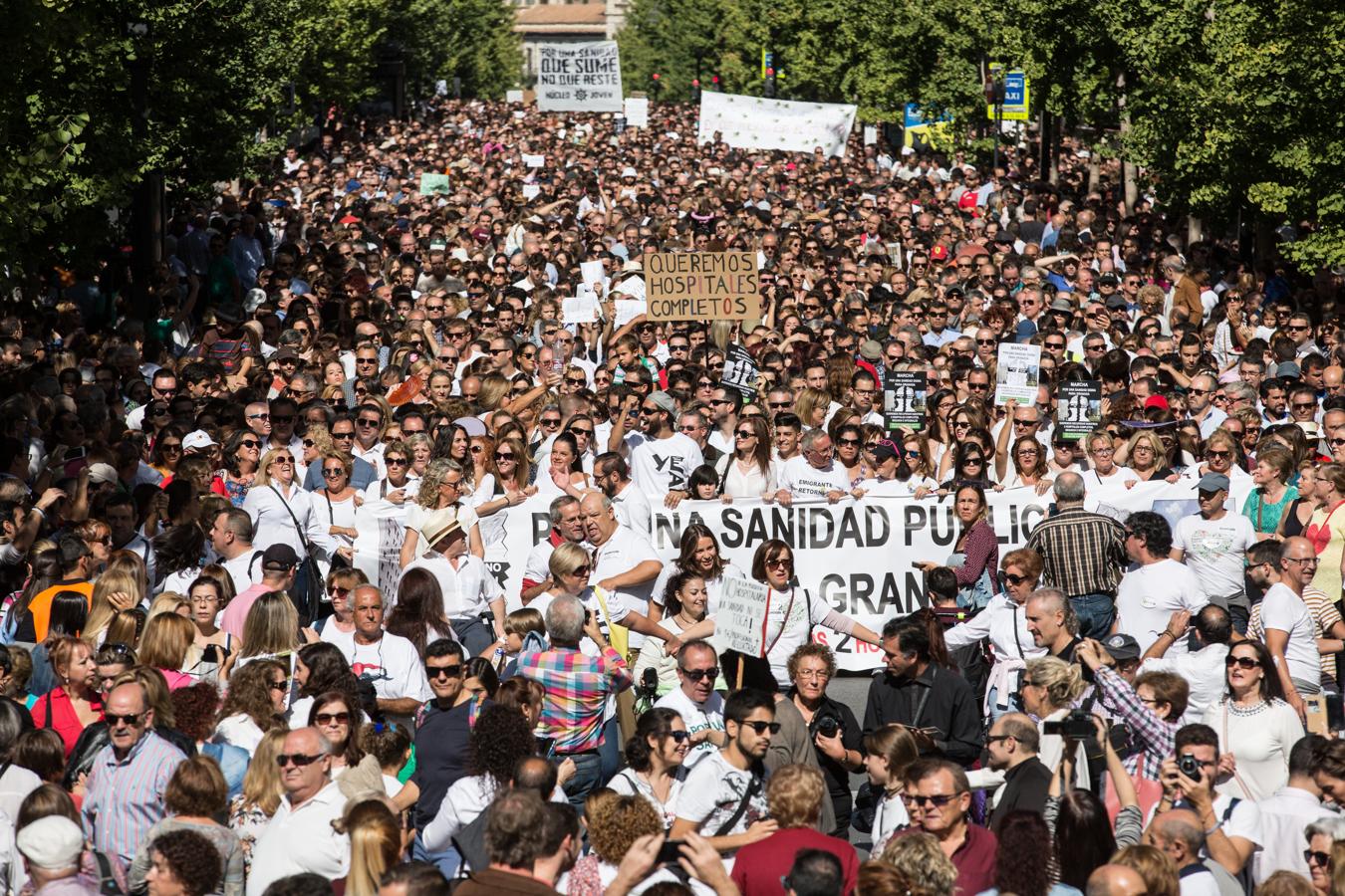 Granada se echa a la calle contra la fusión hospitalaria