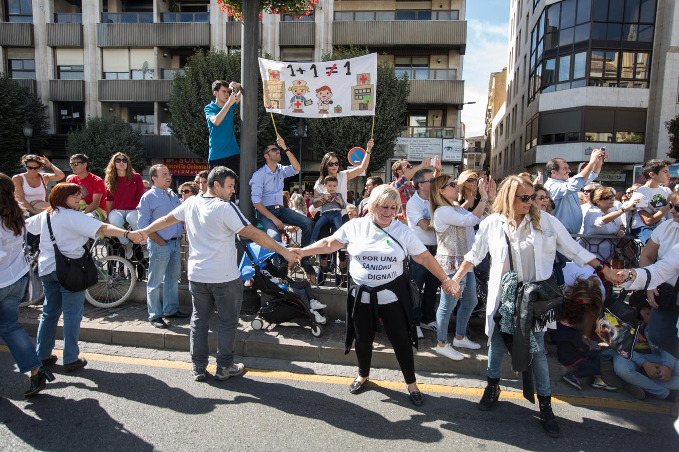 Granada se echa a la calle contra la fusión hospitalaria