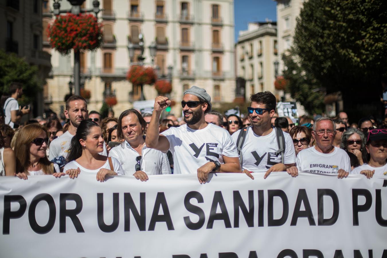 Granada se echa a la calle contra la fusión hospitalaria