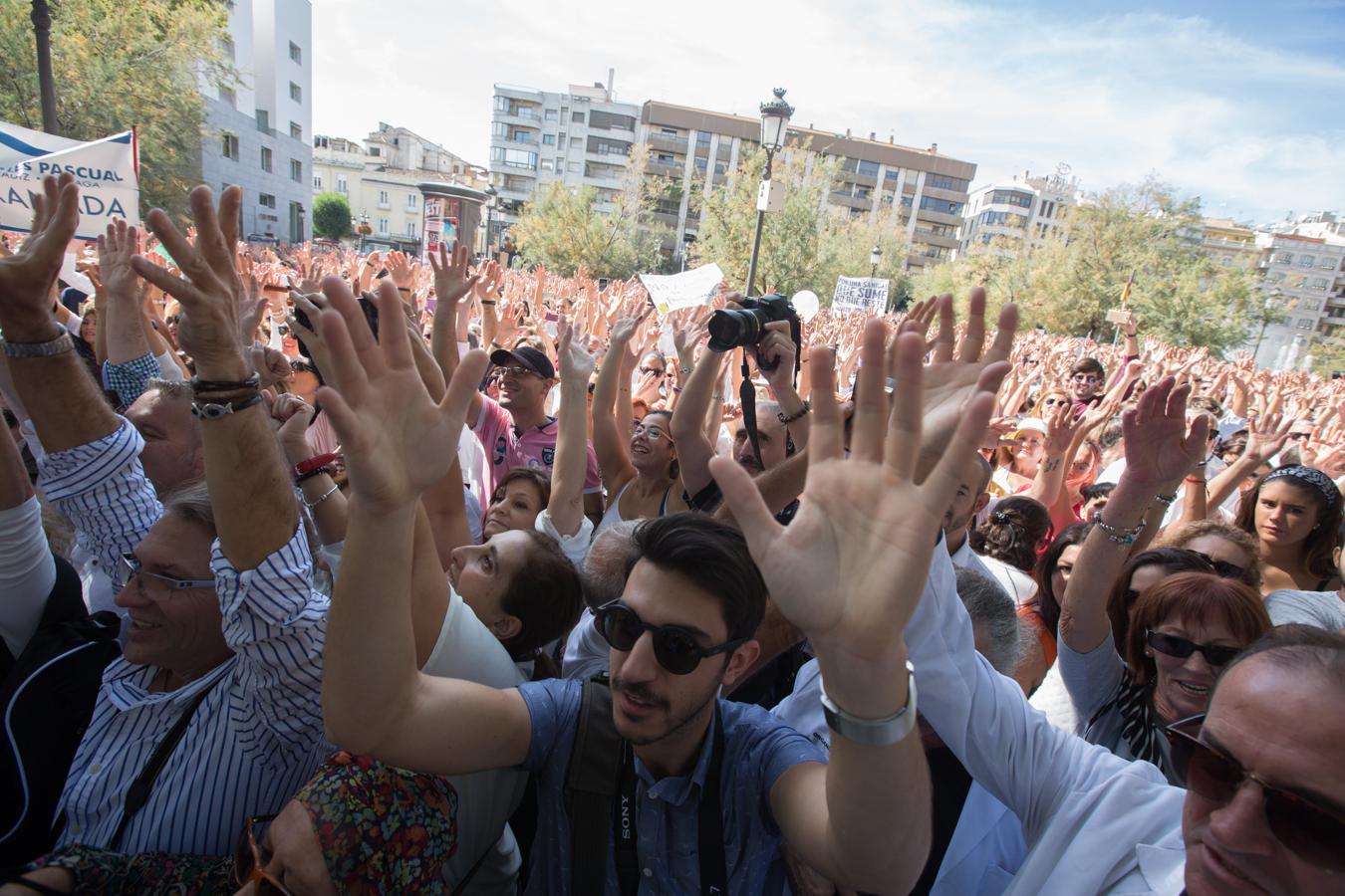 Granada se echa a la calle contra la fusión hospitalaria