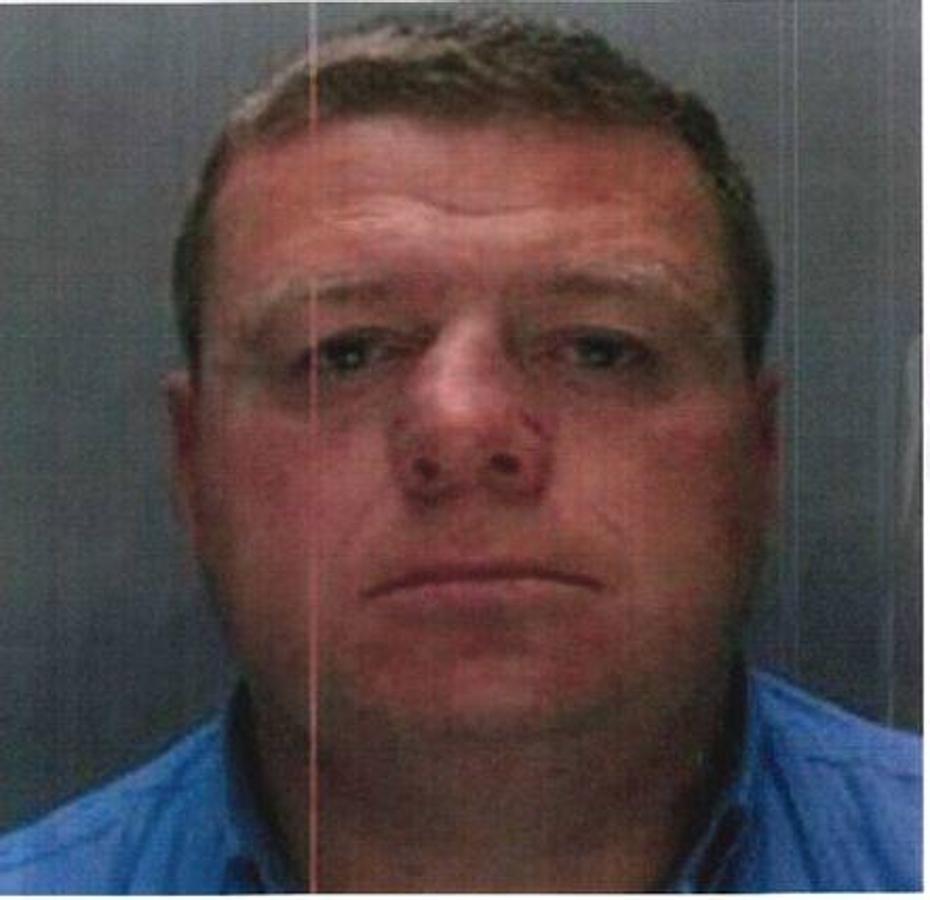Mark Quinn. 52 años. En busca y captura por Police Scotland como sospechoso de suministrar anfetaminas. Entre agosto de 2013 y abril de 2014, Quinn estuvo supuestamente involucrado en un grupo de crimen organizado relacionado con la producción, transporte y distribución de anfetaminas, con un valor de reventa que superaba los 11 millones de libras. Descripción: altura de 175 centímetros, constitución grande, pelo corto y castaño.