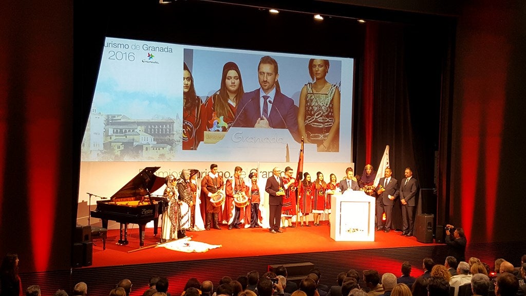 Desfile de moros y cristianos por las calles de Granada
