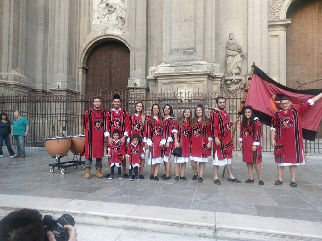 Desfile de moros y cristianos por las calles de Granada