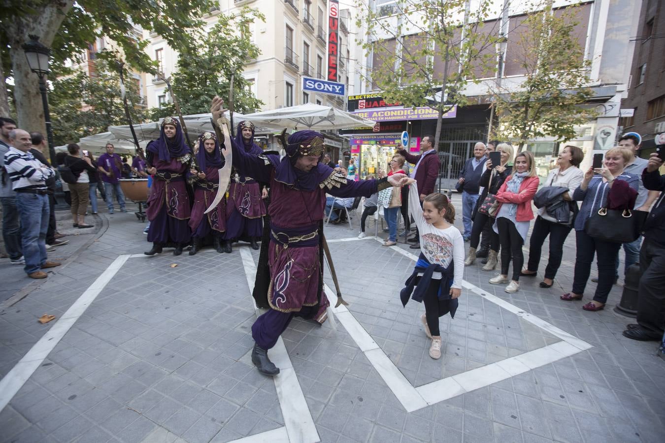 Desfile de moros y cristianos por las calles de Granada