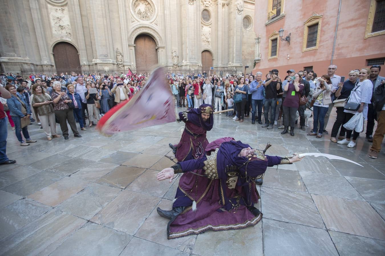 Desfile de moros y cristianos por las calles de Granada