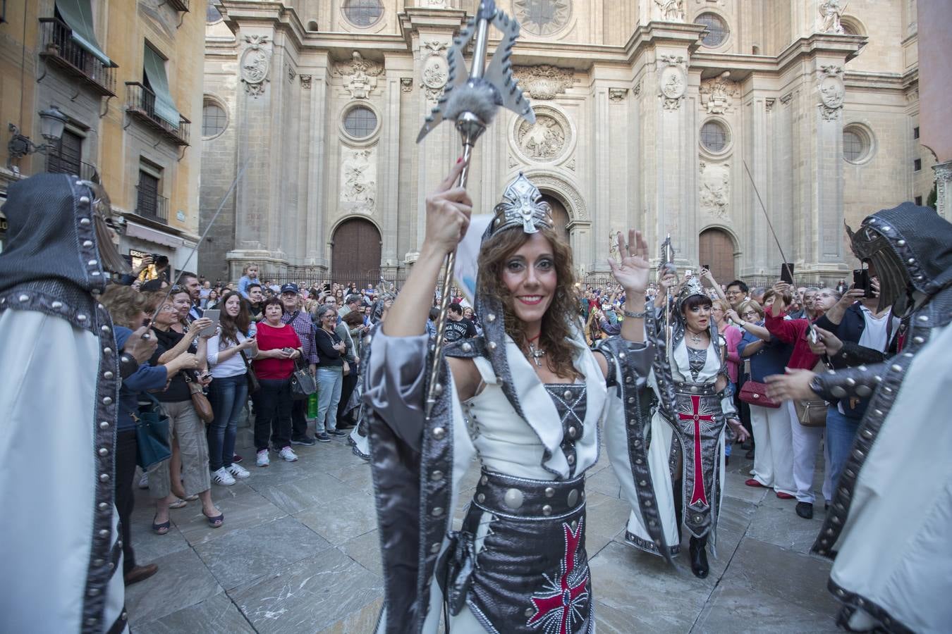 Desfile de moros y cristianos por las calles de Granada