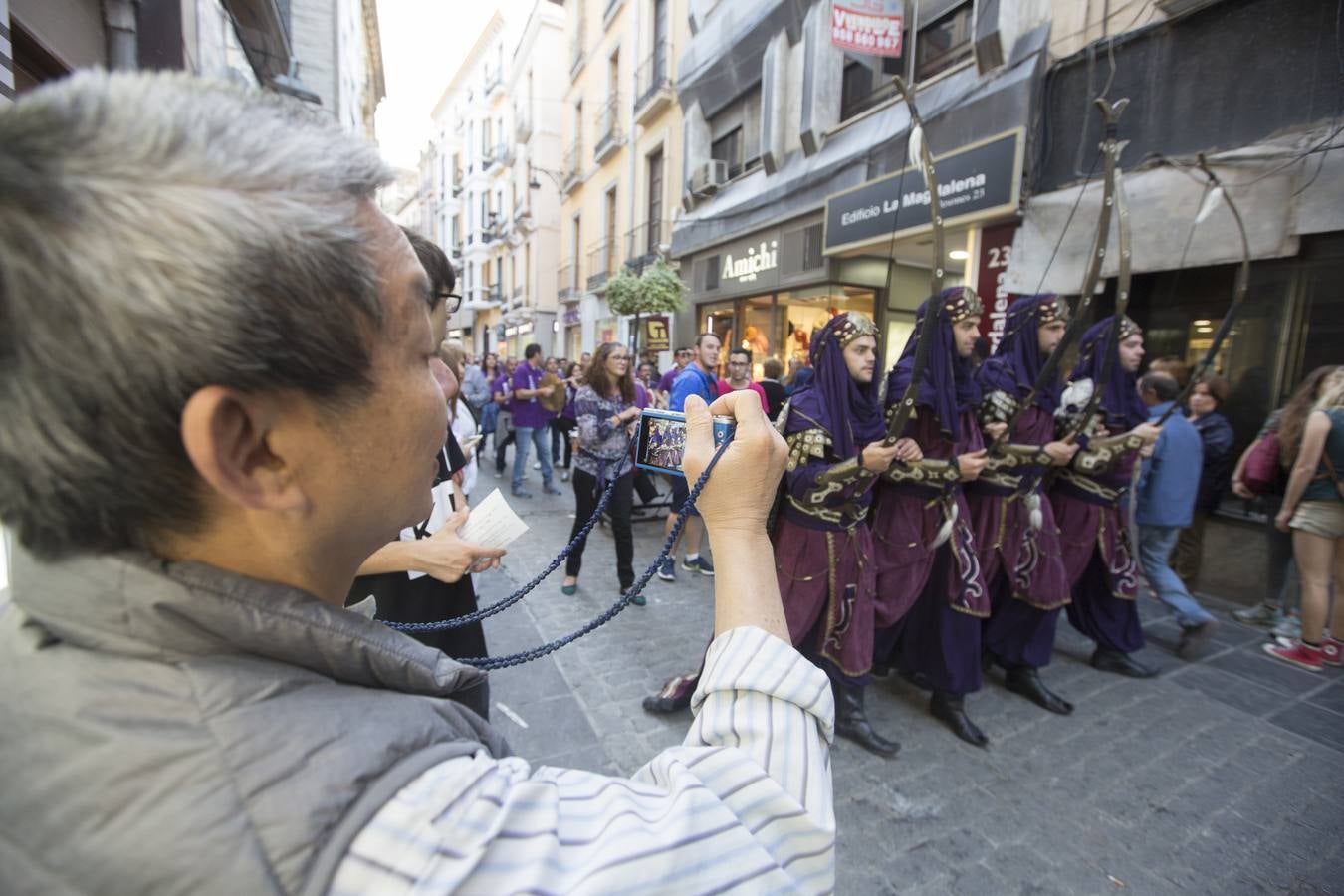 Desfile de moros y cristianos por las calles de Granada