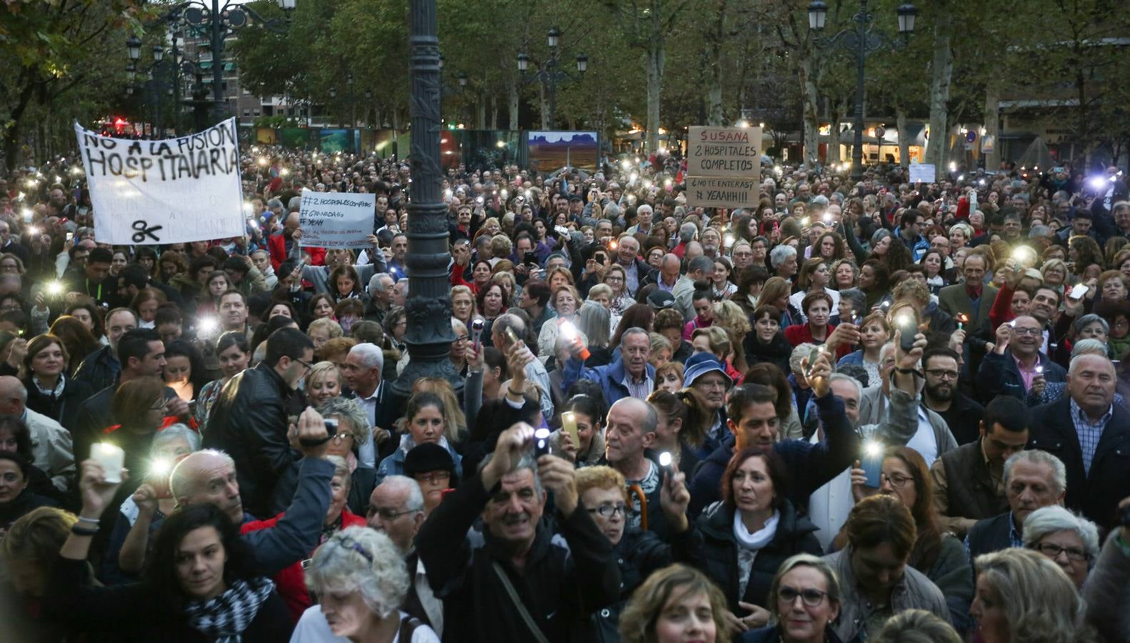 Unas 35.000 personas vuelven a clamar por #2hospitalescompletos en Granada