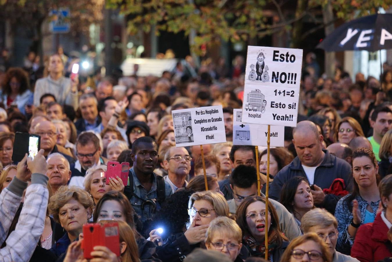 Unas 35.000 personas vuelven a clamar por #2hospitalescompletos en Granada